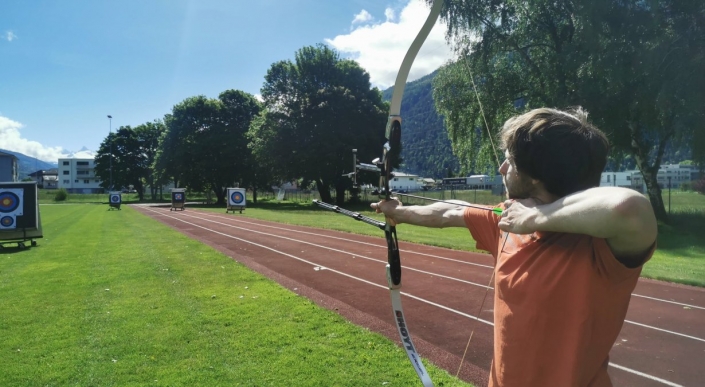 Recurve 1230 x675